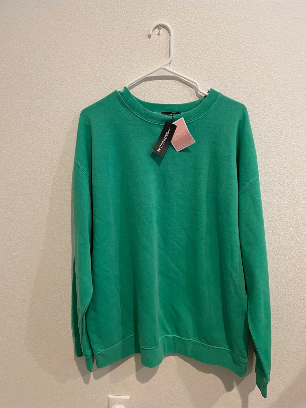 PrettyLittleThing Turquoise Crewneck Sweatshirt with Pink Tag - Picture 3 of 3